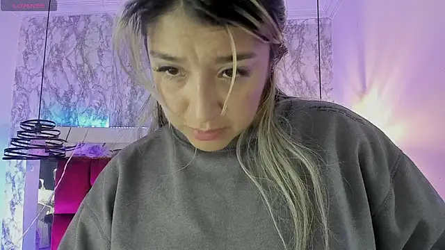 Dahiana_Dmour_'s Live XXX Chat