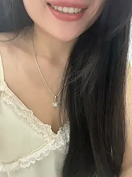Lilyy_babyy 网络视讯表演