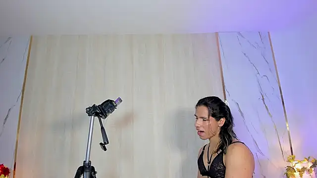 TylerBloom Adlı Modelin Canlı XXX Sohbeti