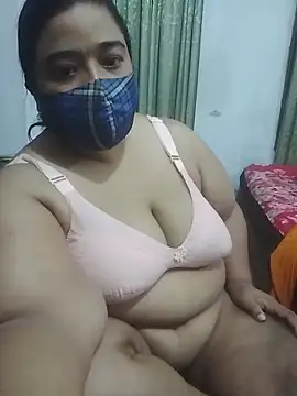 momo_loves' Live XXX Chat