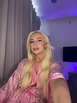 Show modela MaeBlonde na web-kameri