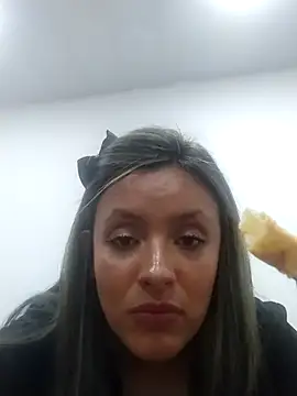 CynthiaMore Adlı Modelin Canlı XXX Sohbeti