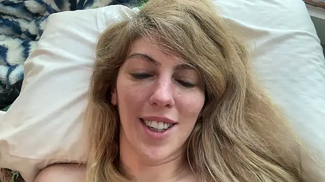 CelestialRuby's Webcam Show