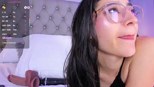 LunaBloomn's Live XXX Chat