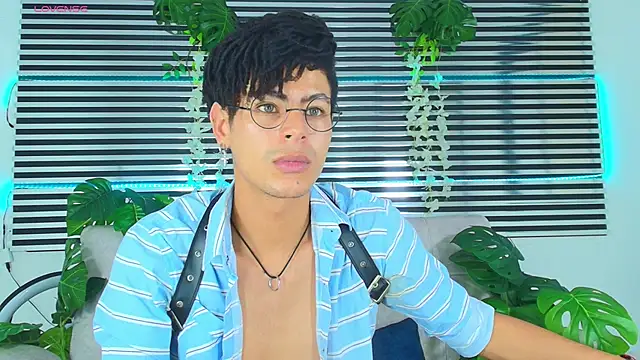 ThiiagoSaeenz Chat XXX live