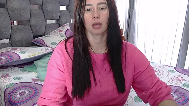 sara_hott_1 Adlı Modelin Canlı XXX Sohbeti