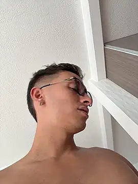 Thiago_Jones1 Adlı Modelin Web Kamerası Şovu