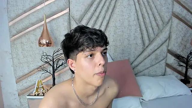 DamiaanXx Adlı Modelin Canlı XXX Sohbeti