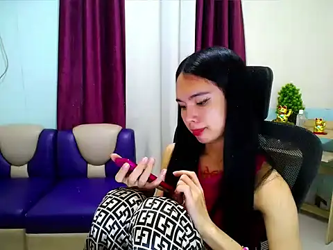 devine_goddess Show in webcam