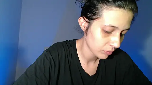 bellatrix25 Adlı Modelin Canlı XXX Sohbeti