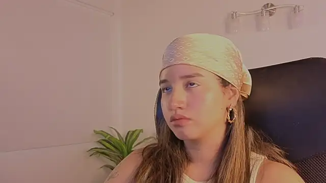 emilyrouxe's Live XXX Chat