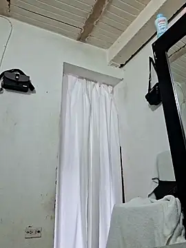 Chat +18 de AnnaMil3J ao vivo