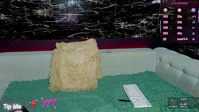 Živá chatovací místnost _YourSubmissive_