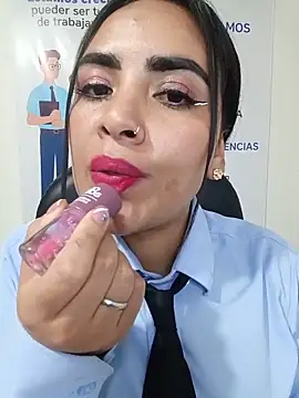 MAYE__13 élő XXX-chatje