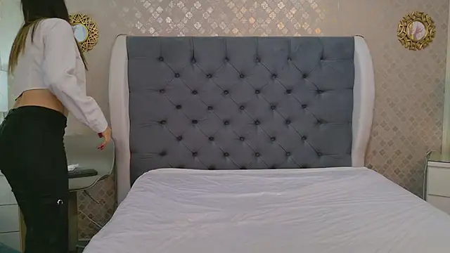 ZoeWilliis' Live XXX Chat