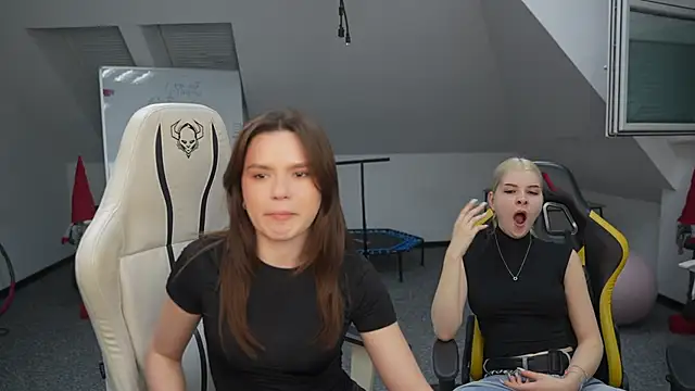 XXX chat uživo modela AriaAstra