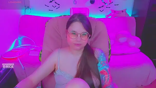 Lolisuccub Chat XXX in diretta
