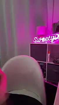 SweetyXclusive's Live XXX Chat