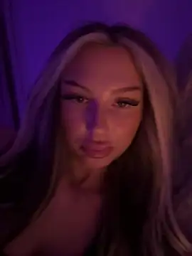 blondeeee: απευθείας συνομιλία ΧΧΧ