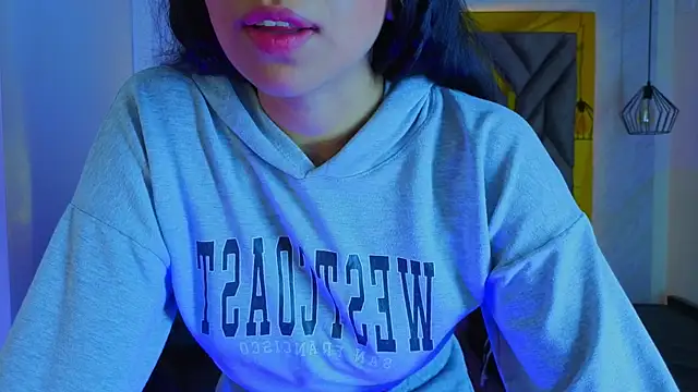 Czat XXX na żywo – Ey_Im_simone_