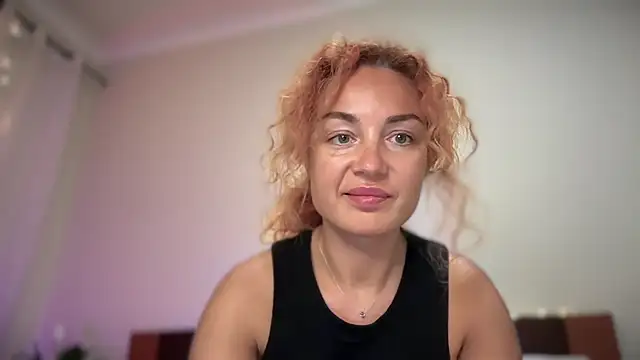 Reddgiirl élő XXX-chatje