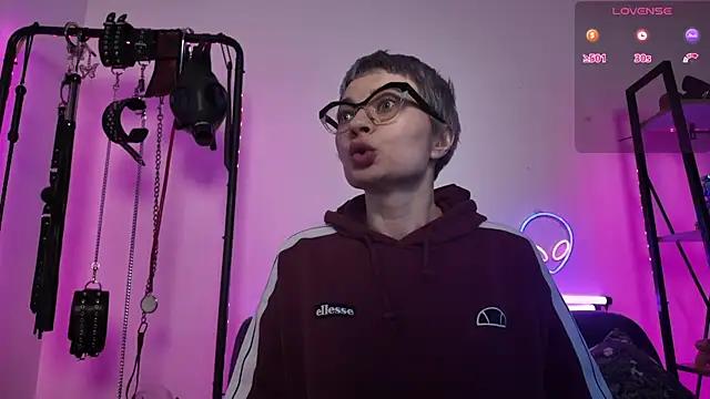 Chat +18 de CyberXGoddess ao vivo