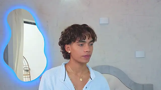 دردشة AlanCutee الجنسية المباشرة