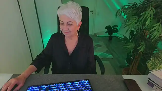 LovelyHelena élő XXX-chatje