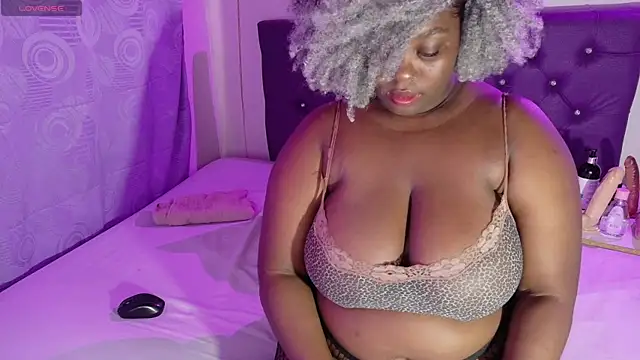 ebony_NeighborMoans Chat XXX in diretta