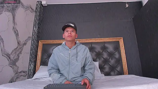 DylanRoyce_ Adlı Modelin Canlı XXX Sohbeti