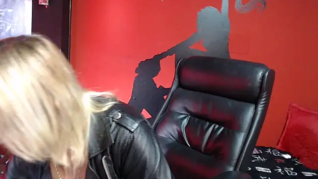 Chatroom XXX en direct de KLOE_PIELL