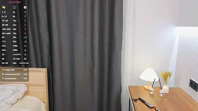 VirgieQuill Chat XXX live