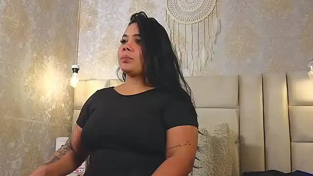 EmilyQueen3x Show in webcam