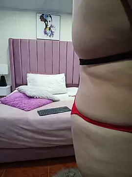 AriannaAdames Show in webcam