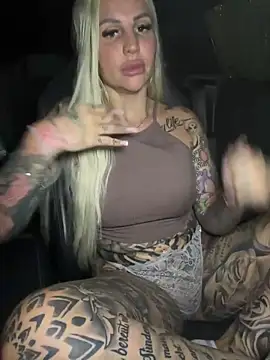 CoraDiamond Chat XXX live