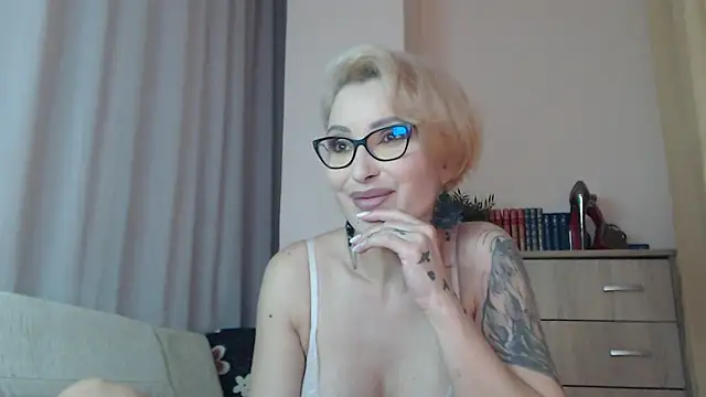 JADAPink___ Adlı Modelin Canlı XXX Sohbeti