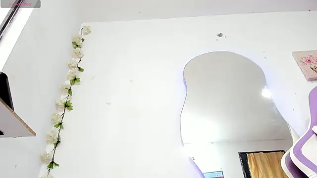 sofia_gold_ Adlı Modelin Canlı XXX Sohbeti