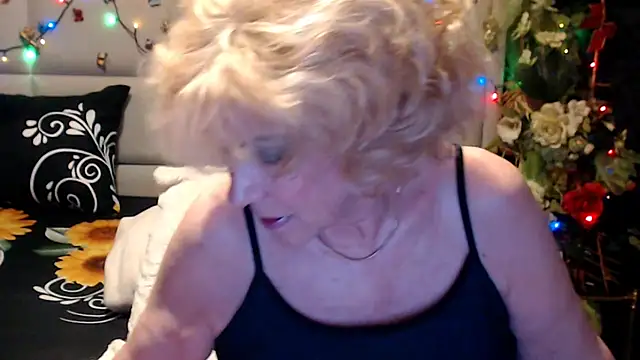 HappyWomanOn: διαδικτυακό σόου στην κάμερα