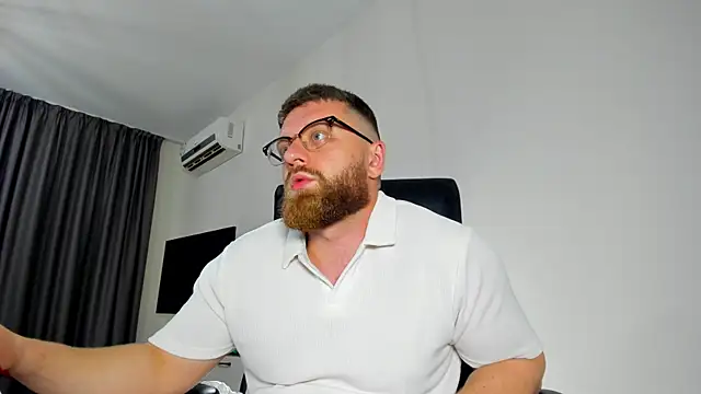 Findom_guy élő XXX-chatje