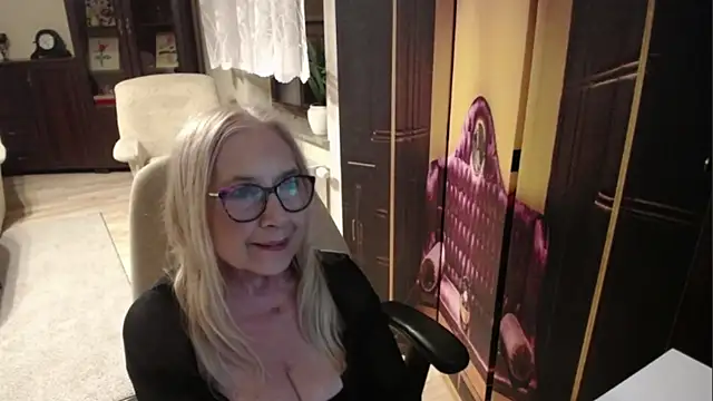 sofia_xkiss Adlı Modelin Canlı XXX Sohbeti