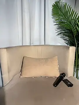 MiaFoxie_'s Webcam Show