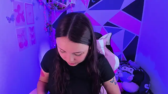 little_emma0's Live XXX Chat