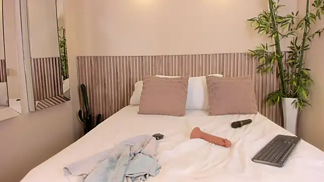 AnahinClar Adlı Modelin Canlı XXX Sohbeti