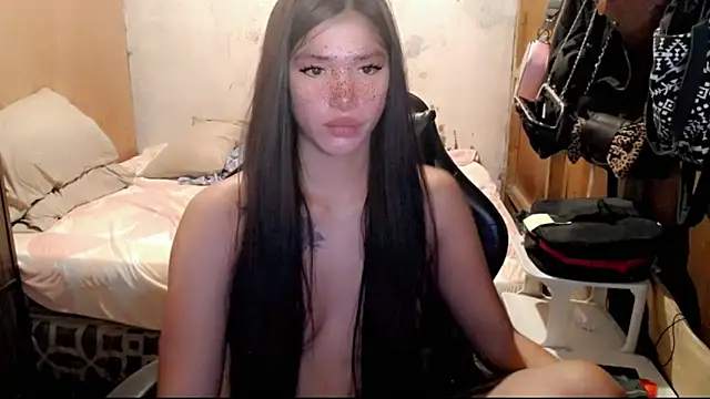 yanaleciousxx: διαδικτυακό σόου στην κάμερα