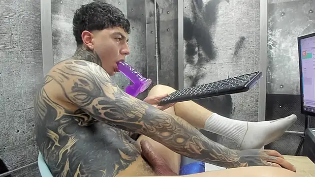 Gury_tattoo's Live XXX Chat