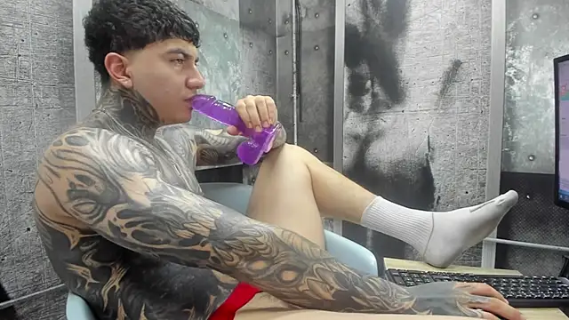 Czat XXX na żywo – Gury_tattoo