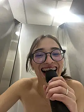 Sweet_Milaa1's Live XXX Chat