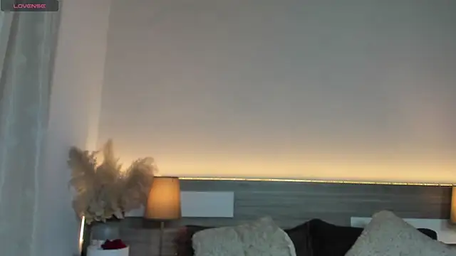 ZarahFoxx's Live XXX Chat