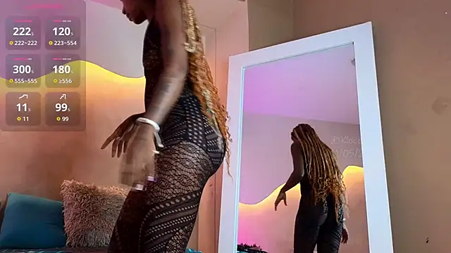 Show modela Kloee_12 na web-kameri