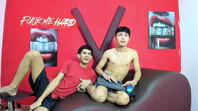 Chatroom XXX en direct de AVENGER_BOYS2026